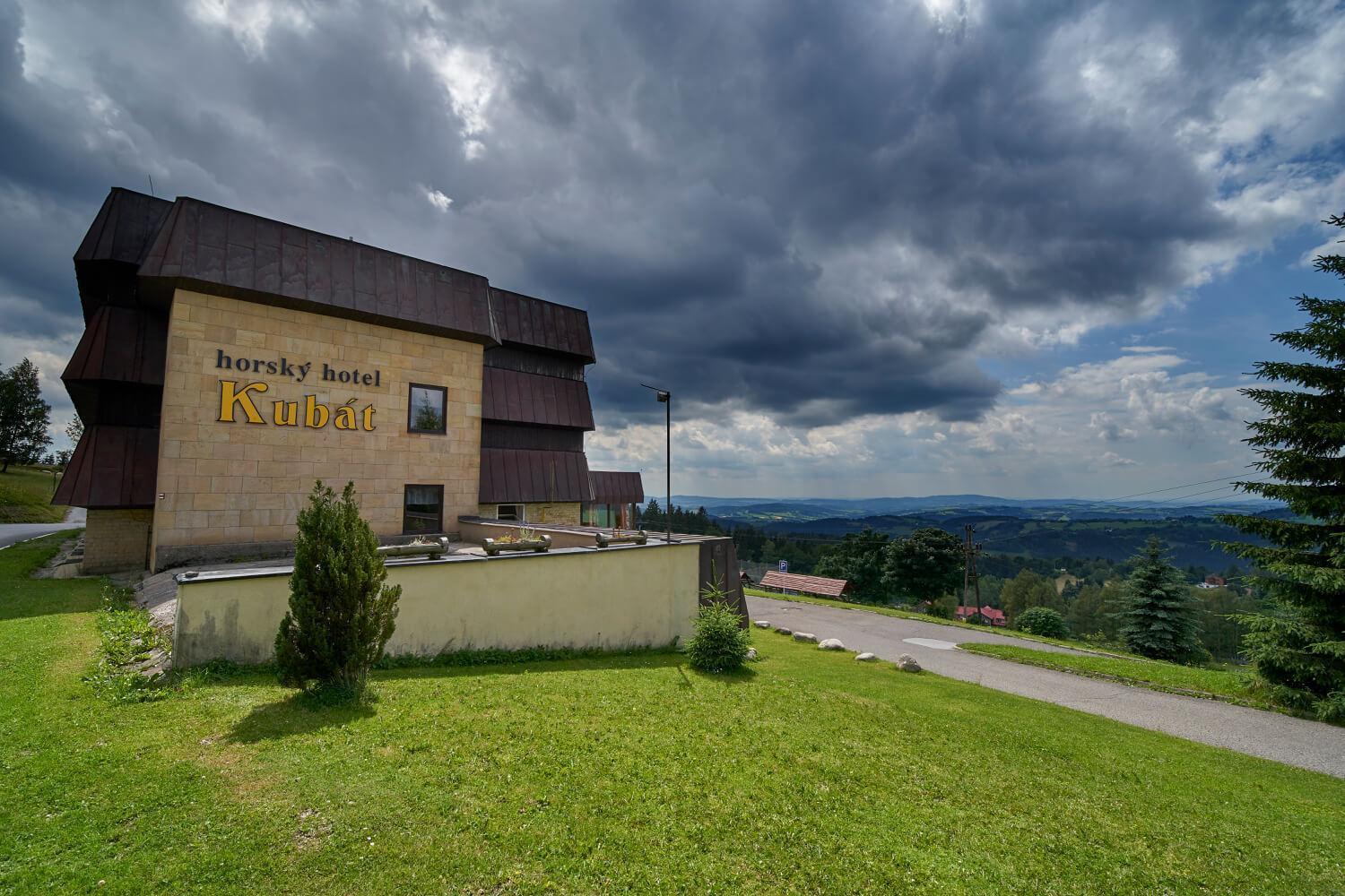 Horsky Hotel Kubat Benecko Bagian luar foto
